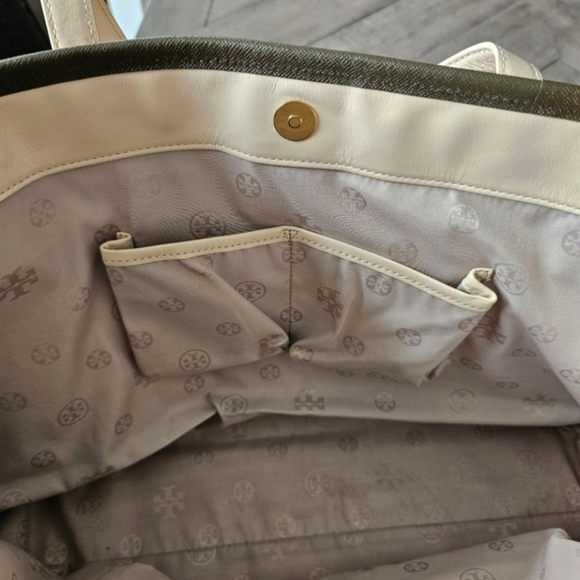 * HP* Tory Burch Robinson Shoulder Bag. - Picture 6 of 8